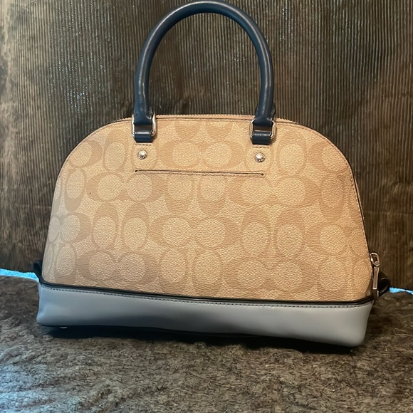 Coach purse - Picture 4 of 8